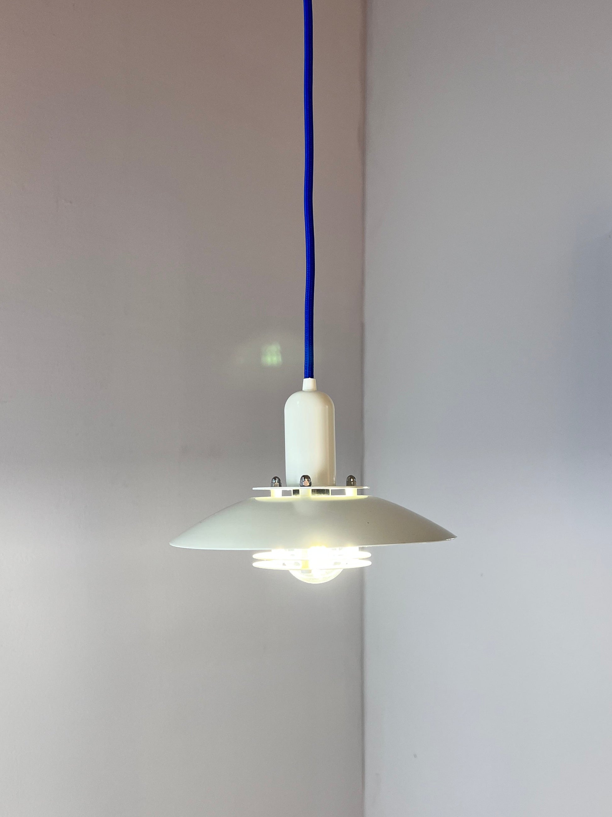 Kleine Lamellenlampe weiß aus Dänemark