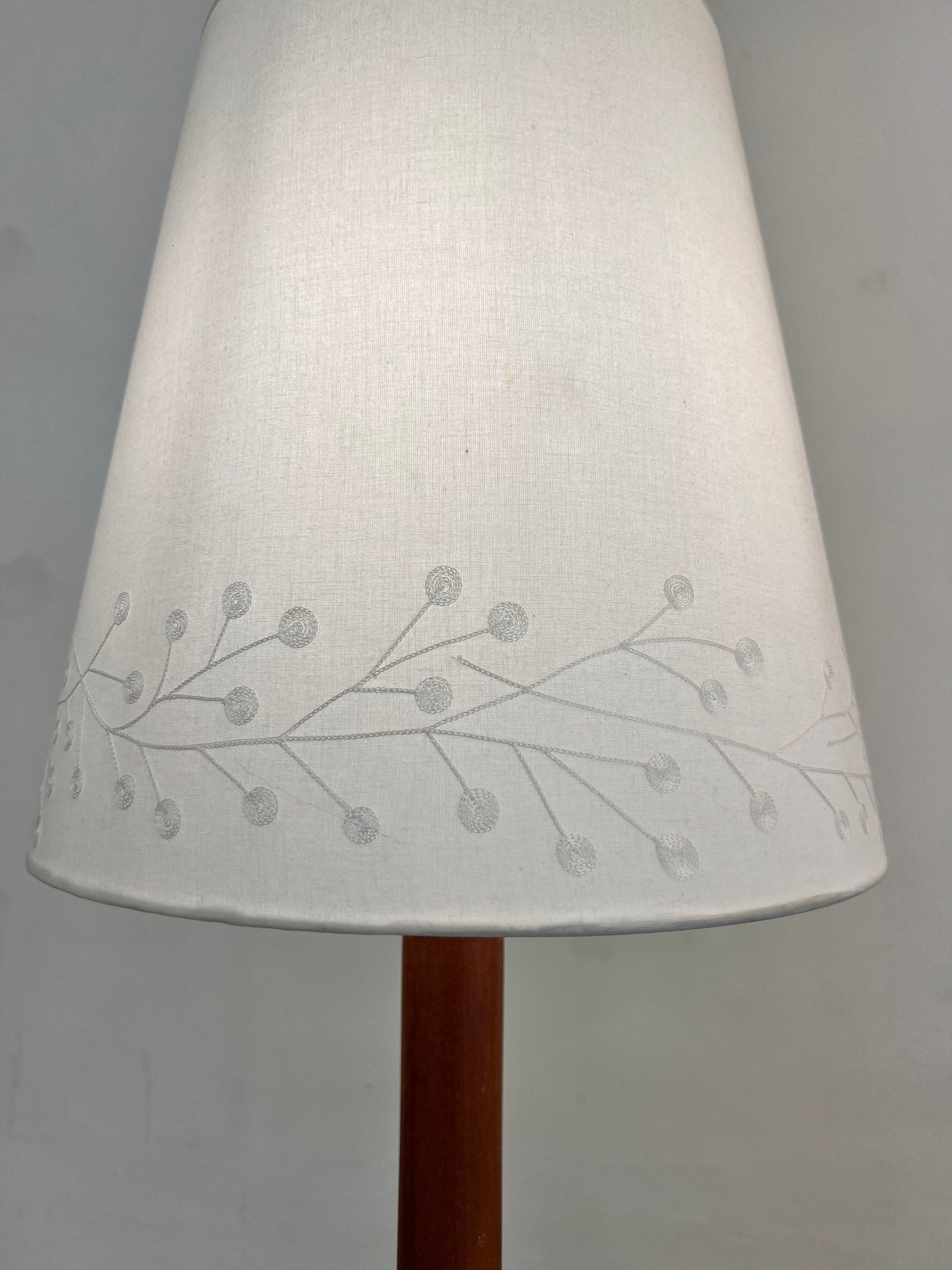 Stehlampe Teak mit verziertem Stoffschirm aus Dänemark