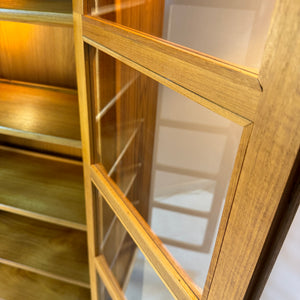 Rundbogen Vitrine Teak von Dyrlund