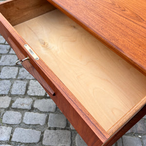 Kommode Teak mit Schloss aus Dänemark