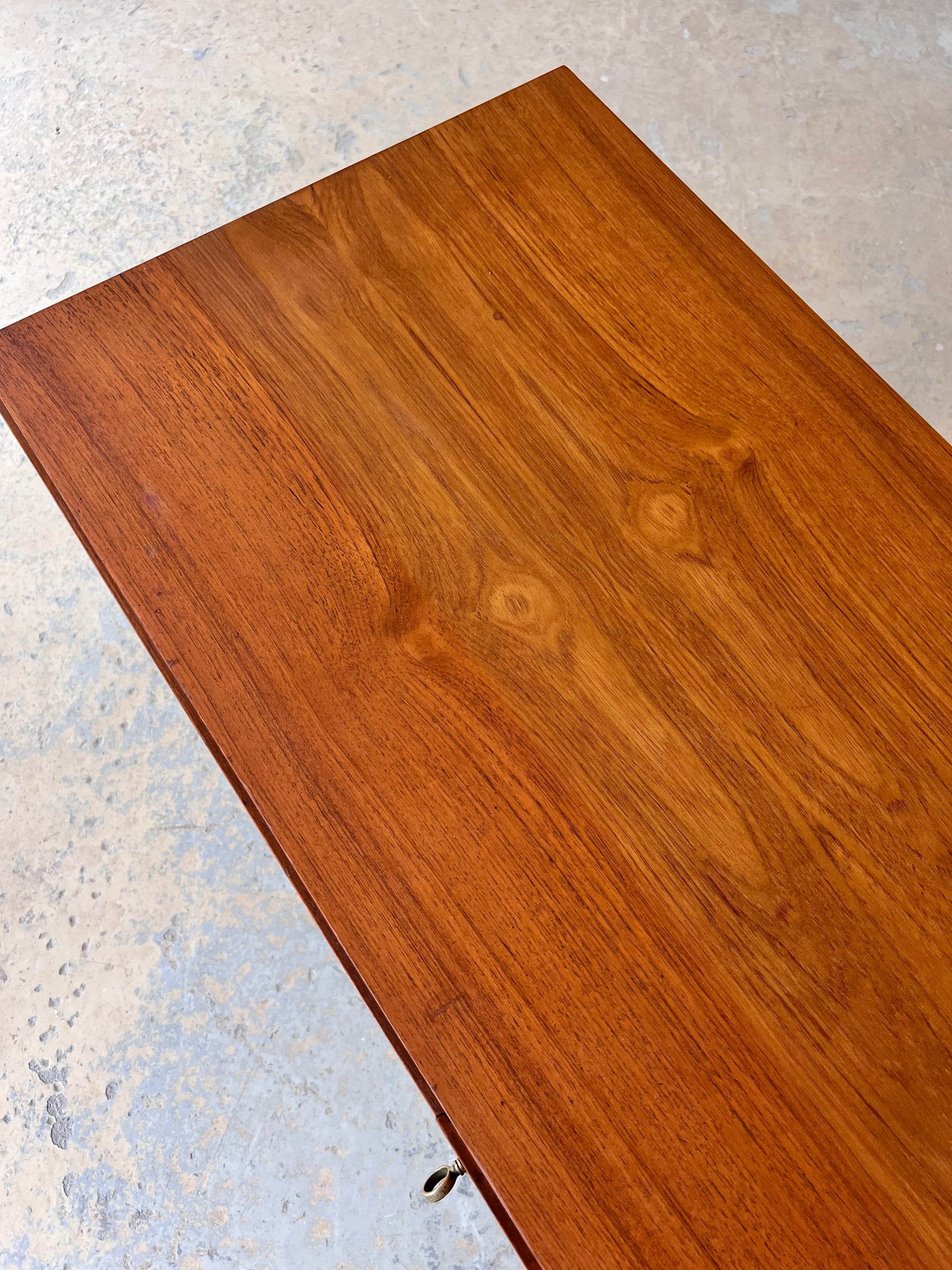 Kommode Teak mit Schranktüren & Schloss von IDEE Möbel