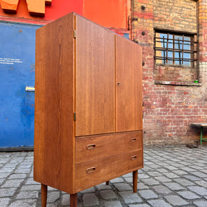 Schrank Eiche mit Türen und Schubladen aus Dänemark