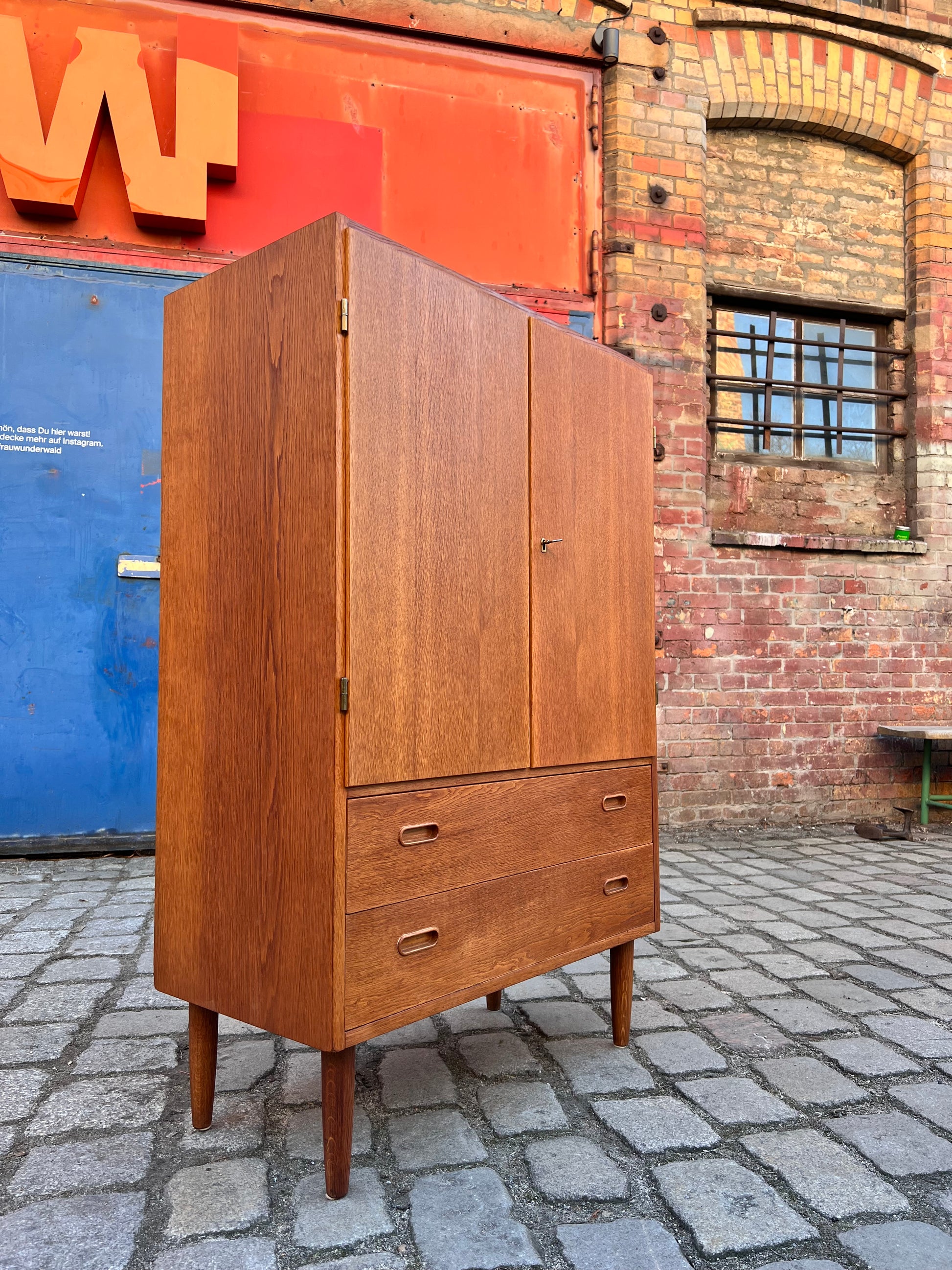 Schrank Eiche mit Türen und Schubladen aus Dänemark