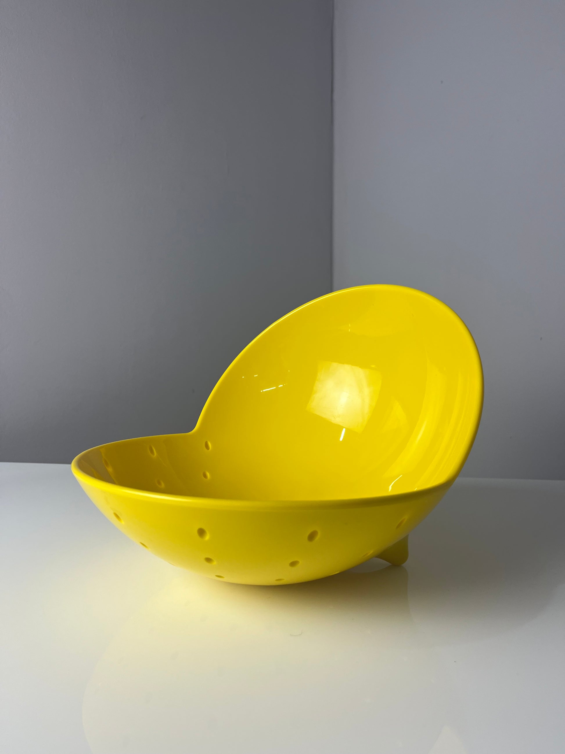 Durchschlag gelb von Ole Jensen für Room Copenhagen