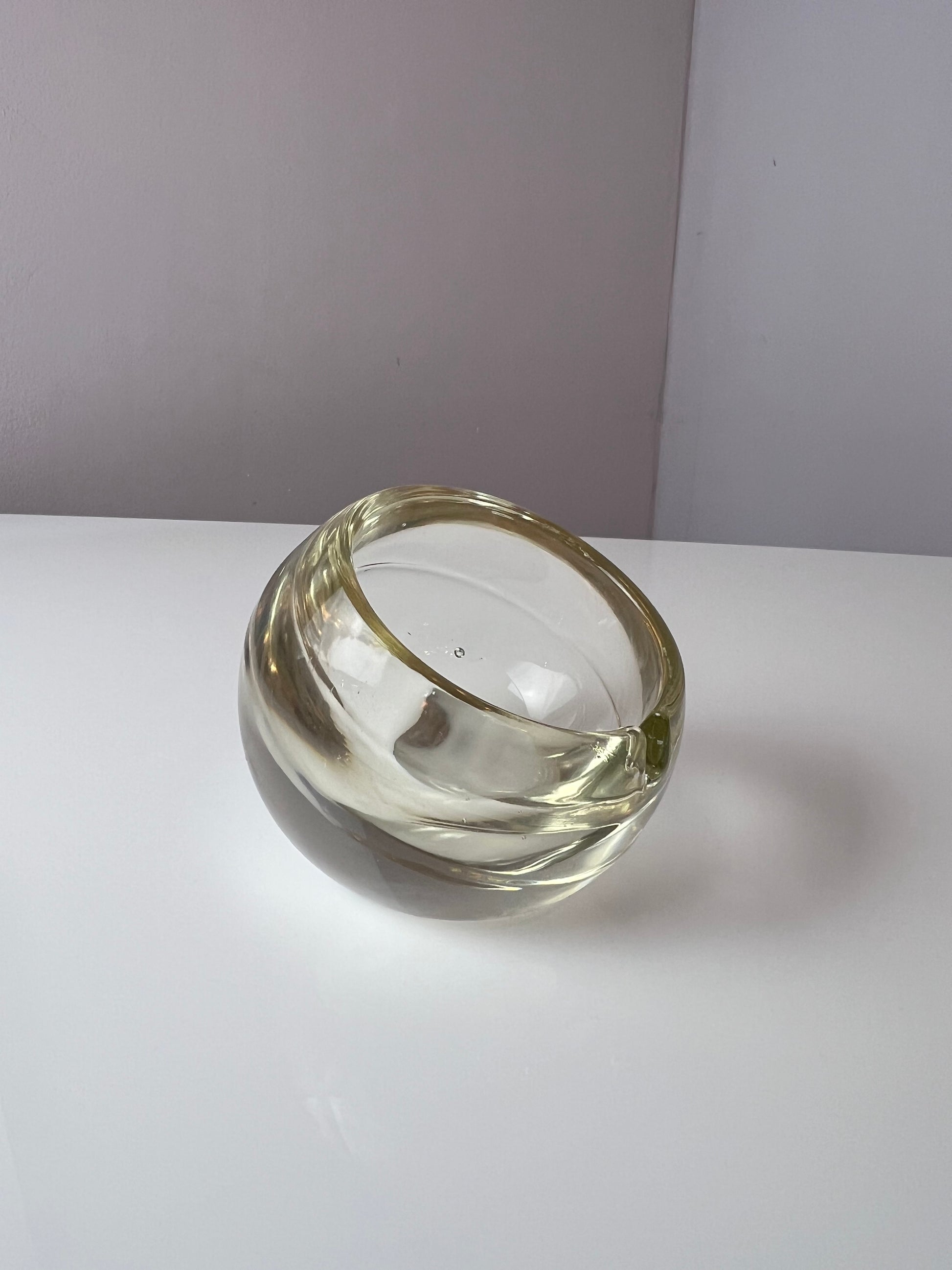 Kugelascher transparent Pressglas