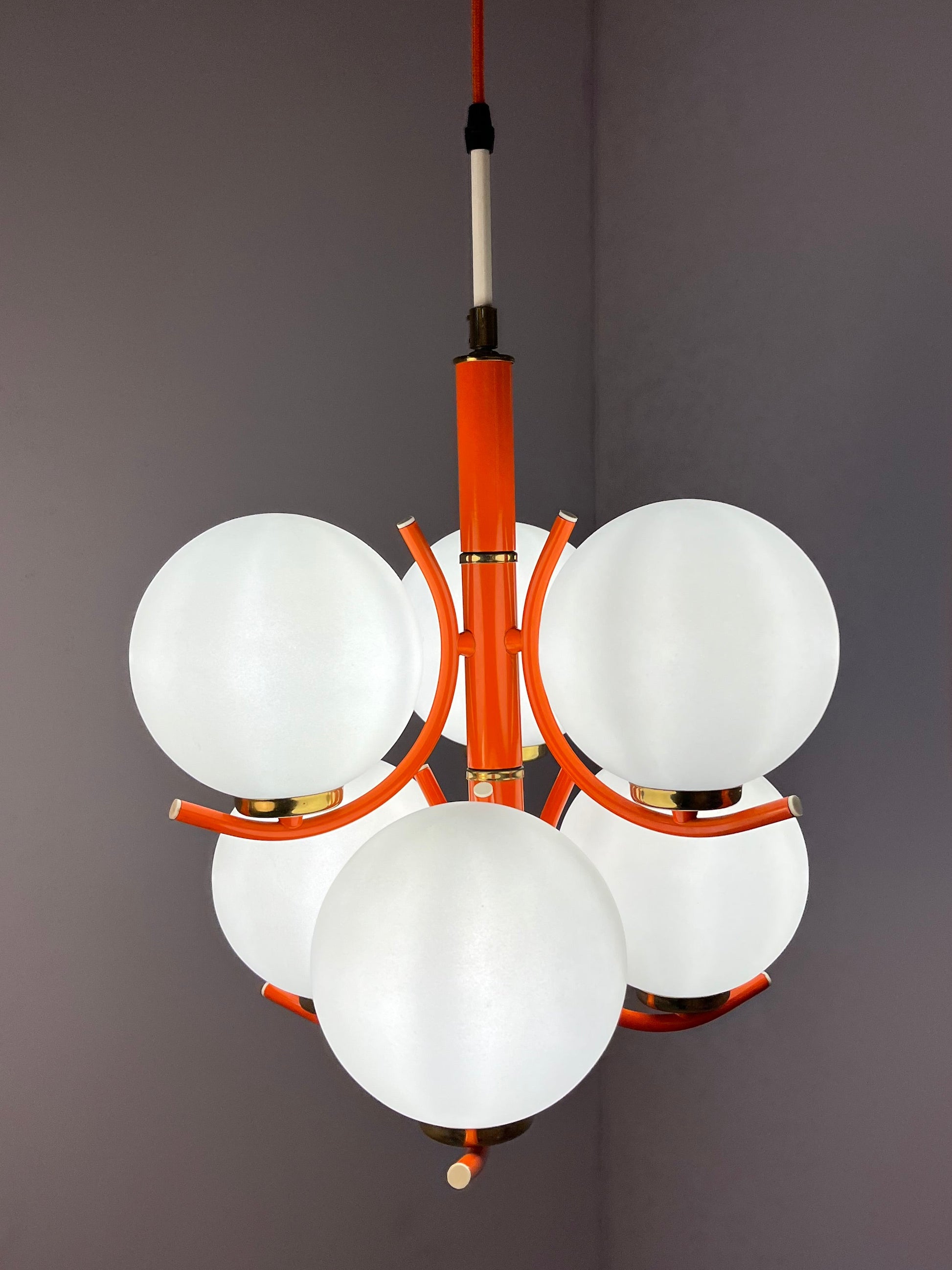 Kronleuchter weiß orange von Richard Essig