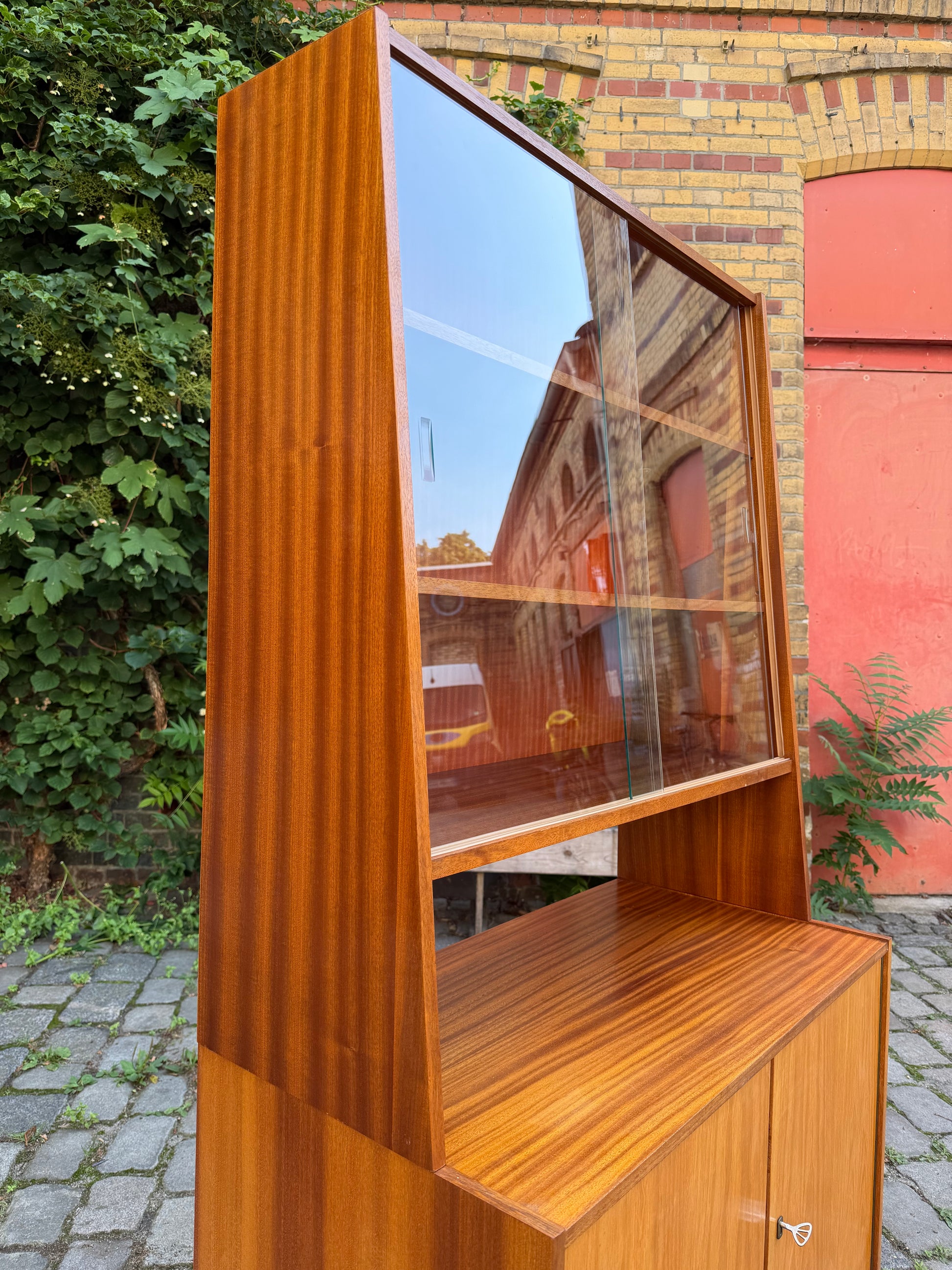 Aufsatzschrank mit Vitrine von VEB Möbelindustrie Halle