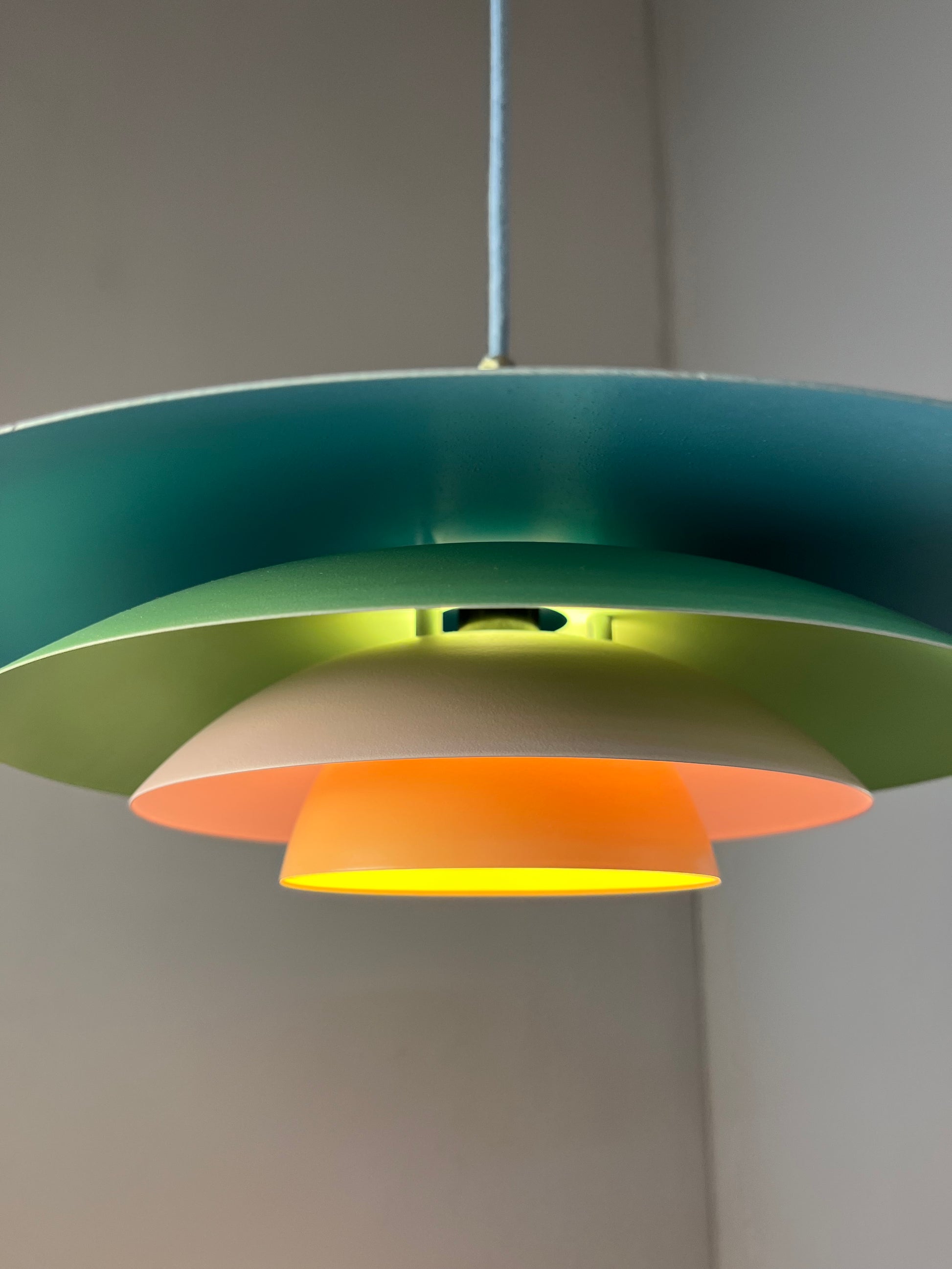 Lamellenlampe neu lackiert hellblau mint peach aus Dänemark lackiert