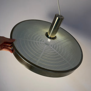 Hängelampe silber weiß mit Gitteroptik aus Dänemark