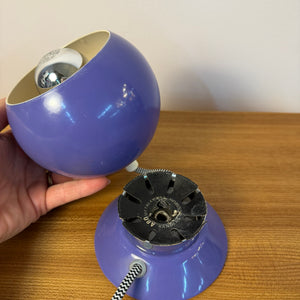 Kugellampe lila für Tisch oder Wand von Abo Randers