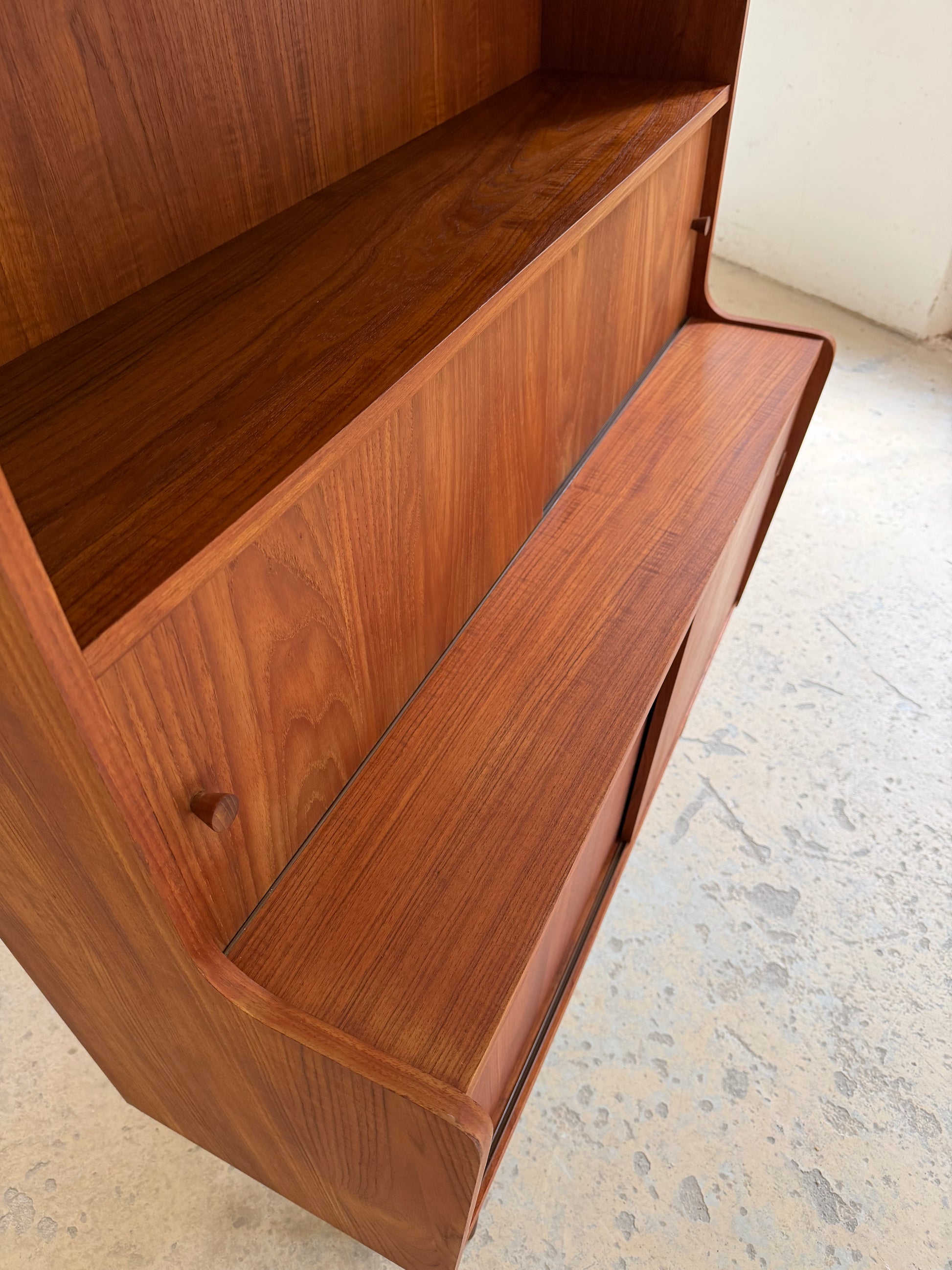 Bücherregal Teak mit Schiebetüren aus Dänemark