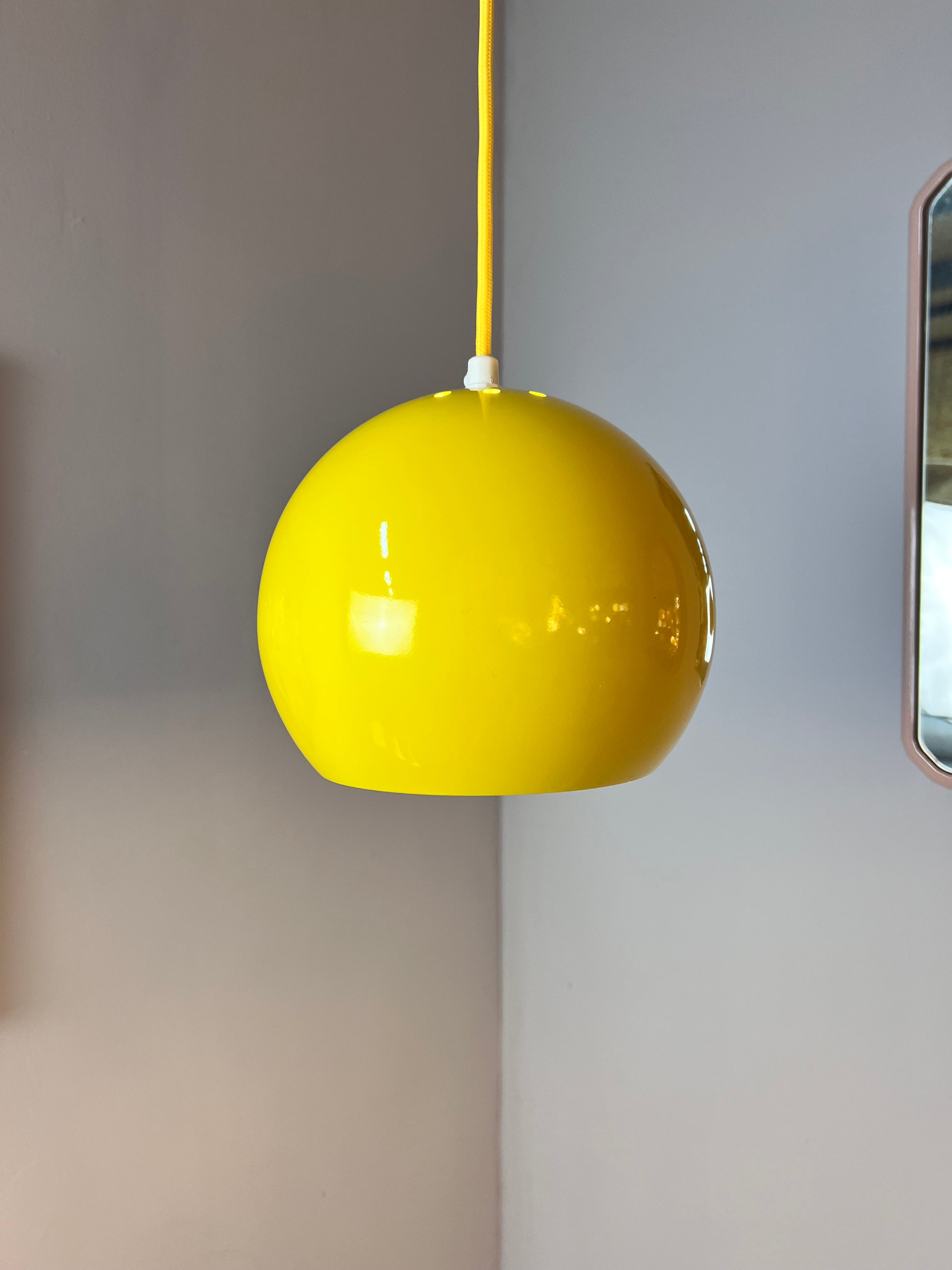 Kugellampe gelb aus Dänemark