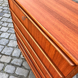 Kommode Teak mit durchgängigen Griffen