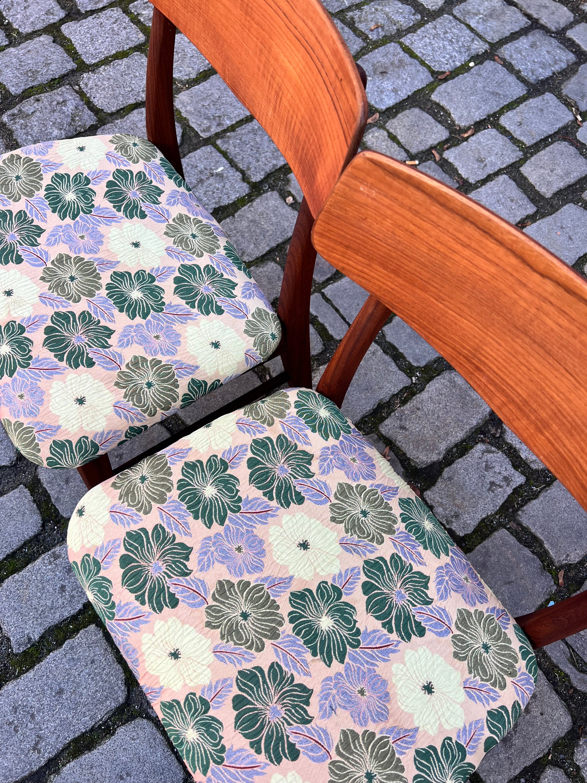 Set: 2x Esszimmerstuhl floral Teak von Farstrup