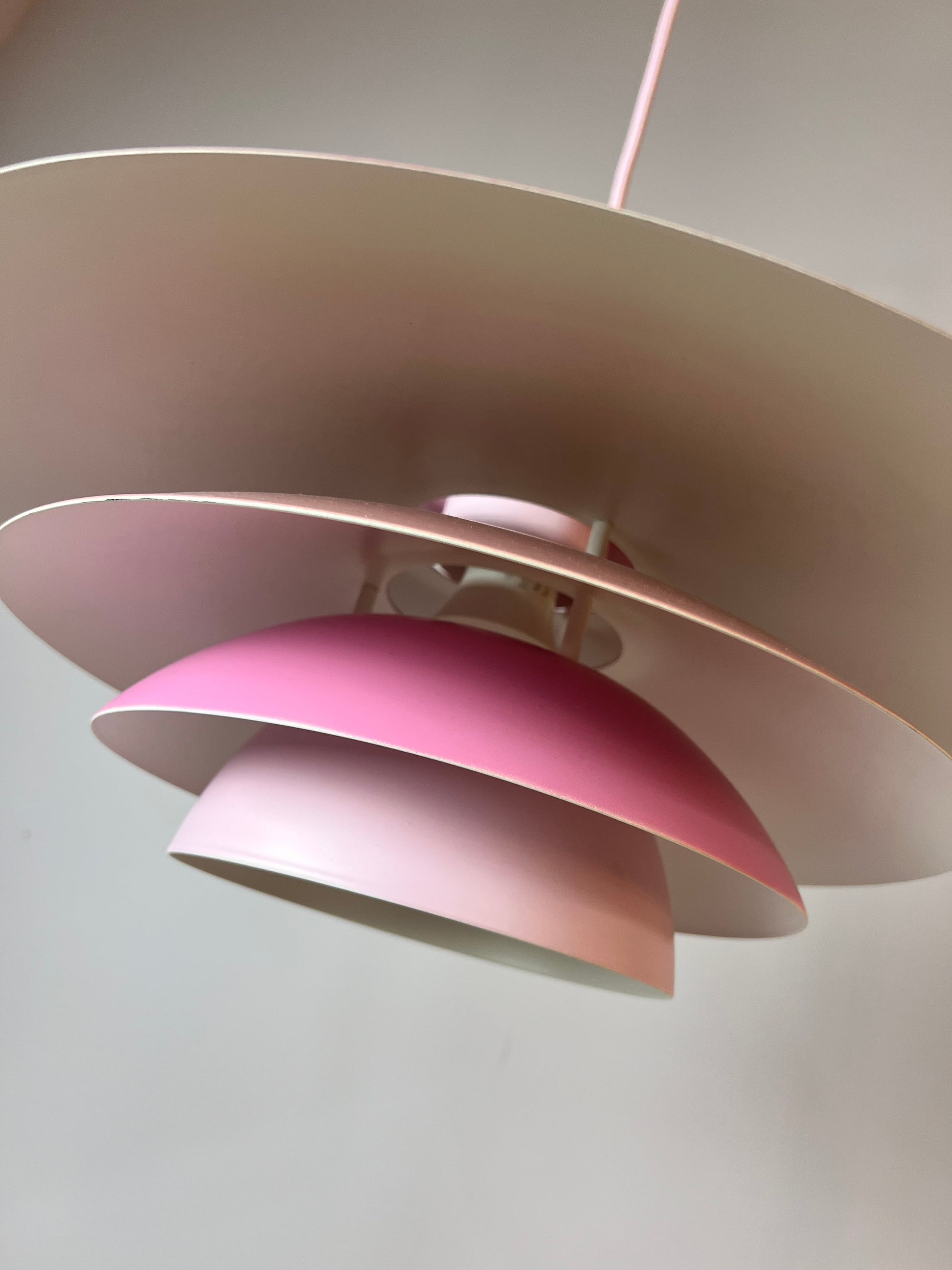 Lamellenlampe aus Dänemark in rosa