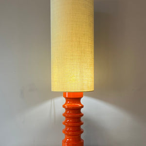 Stehlampe orange Keramik mit Wollschirm