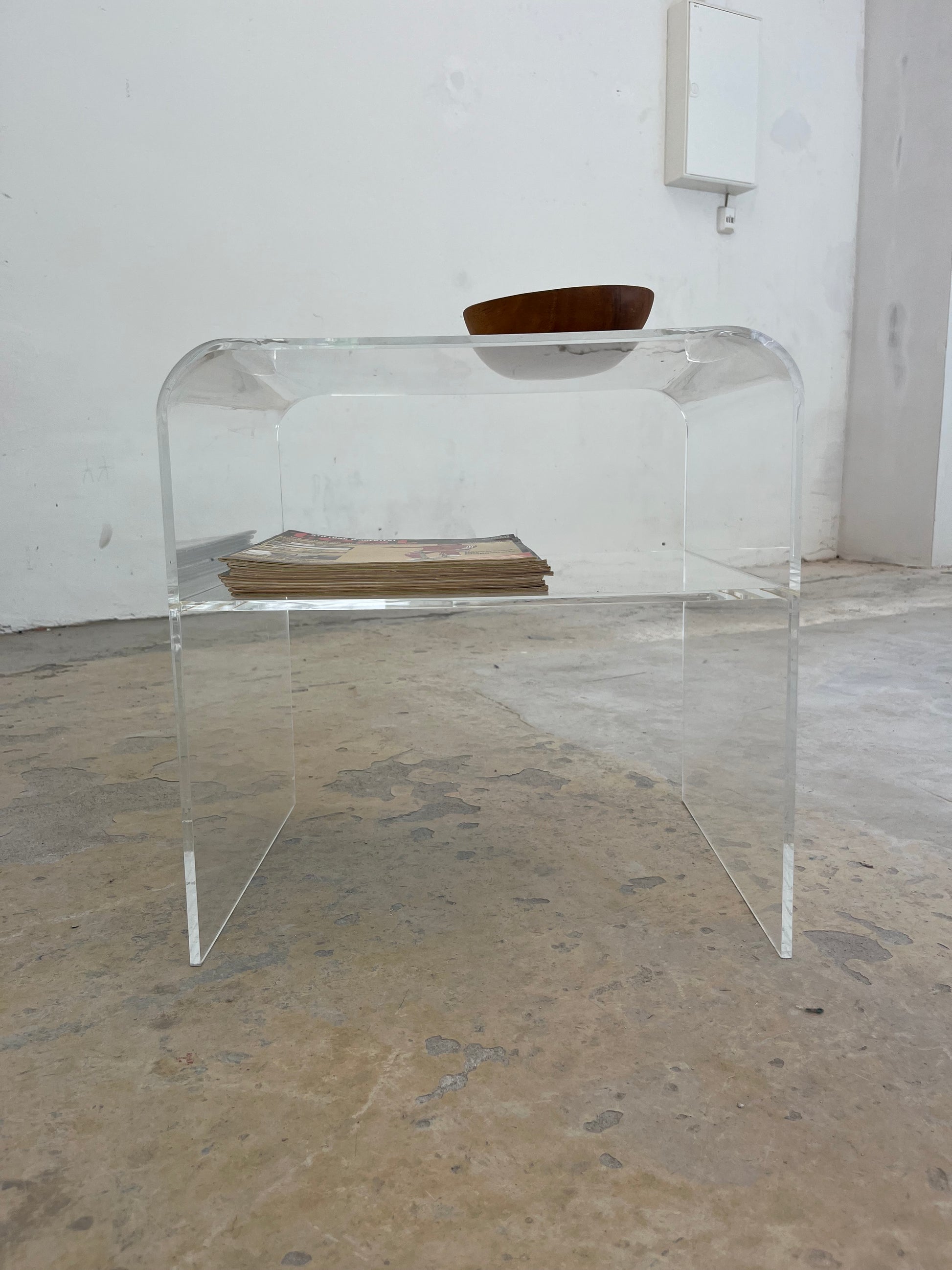 Beistelltisch Plexiglas mit Ablagefach