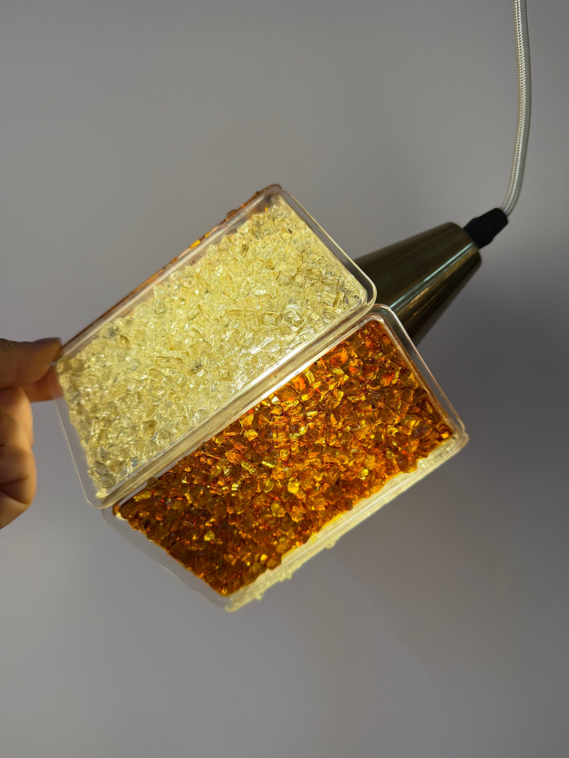 Hängelampe Hexagon braun weiß Acrylglas in Granitoptik von Roland Konst