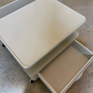 Nachtschrank / Beistelltisch weiß auf Rollen von OPAL Möbel