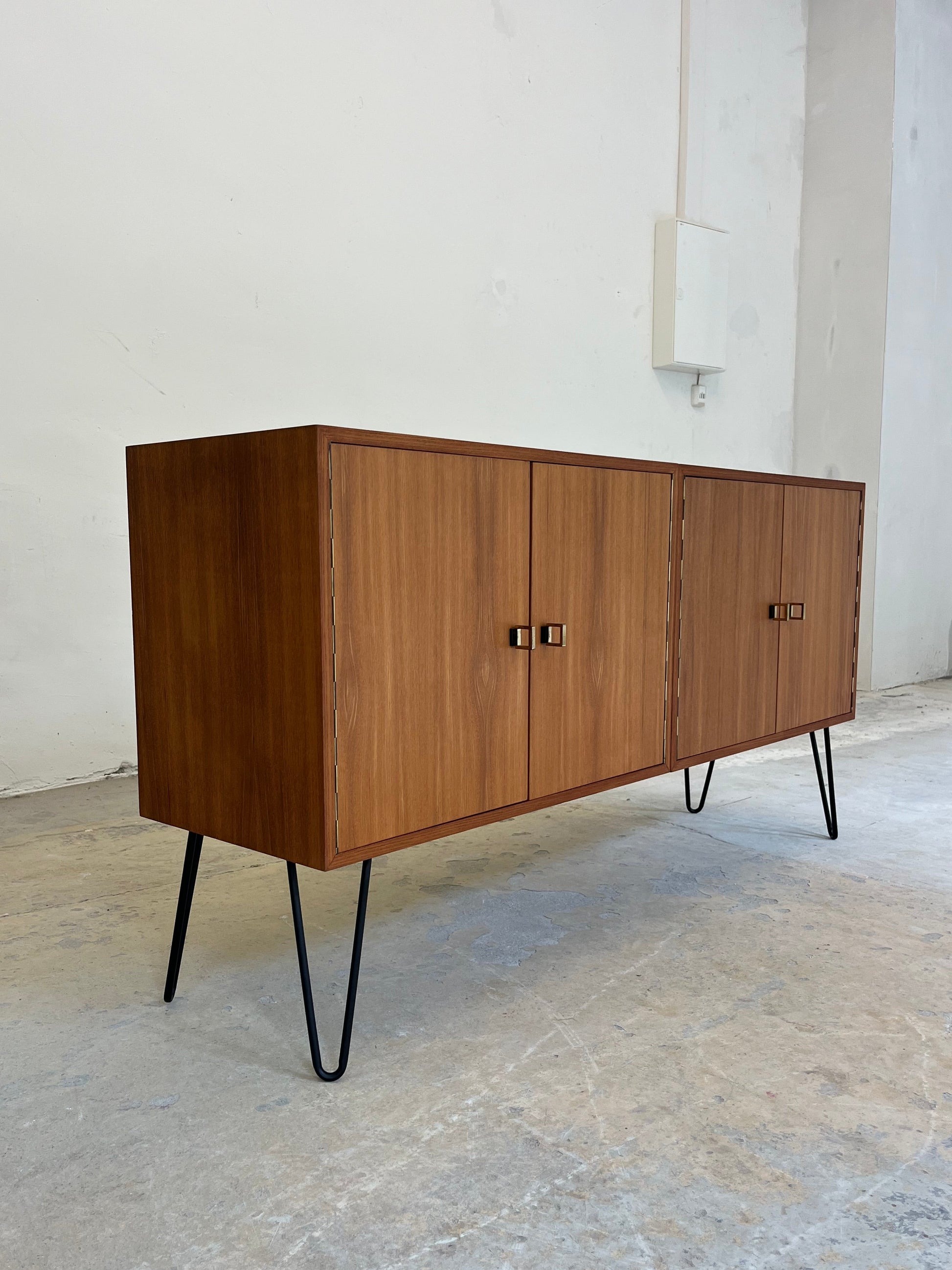 Sideboard Teak mit Flügeltüren & Messinggriffen