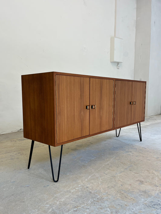 Sideboard Teak mit Flügeltüren & Messinggriffen