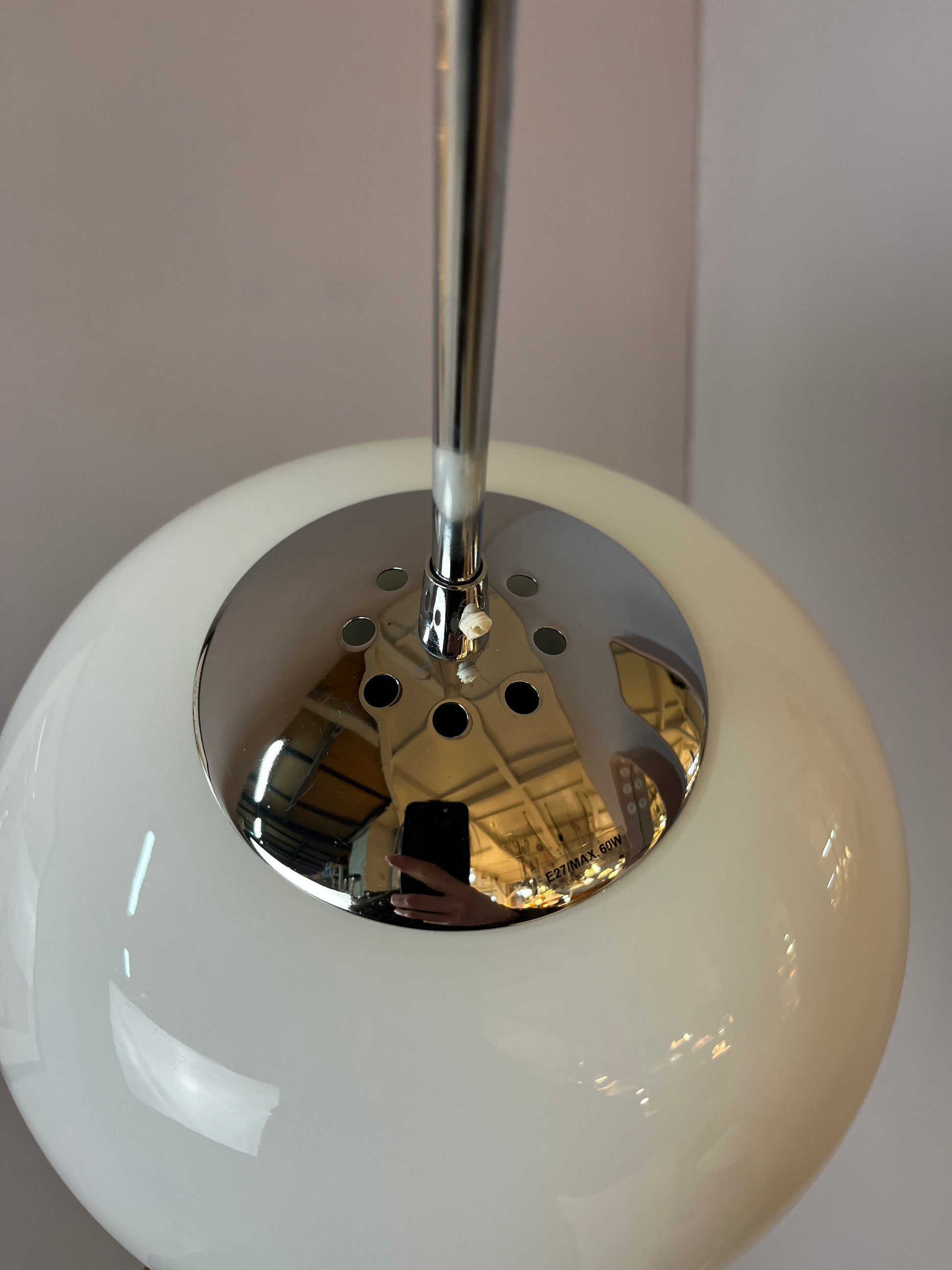 Hängelampe weiß Glas Chrom mit Stab