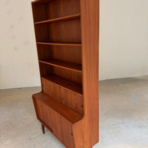 Bücherregal Teak mit Schiebetüren aus Dänemark