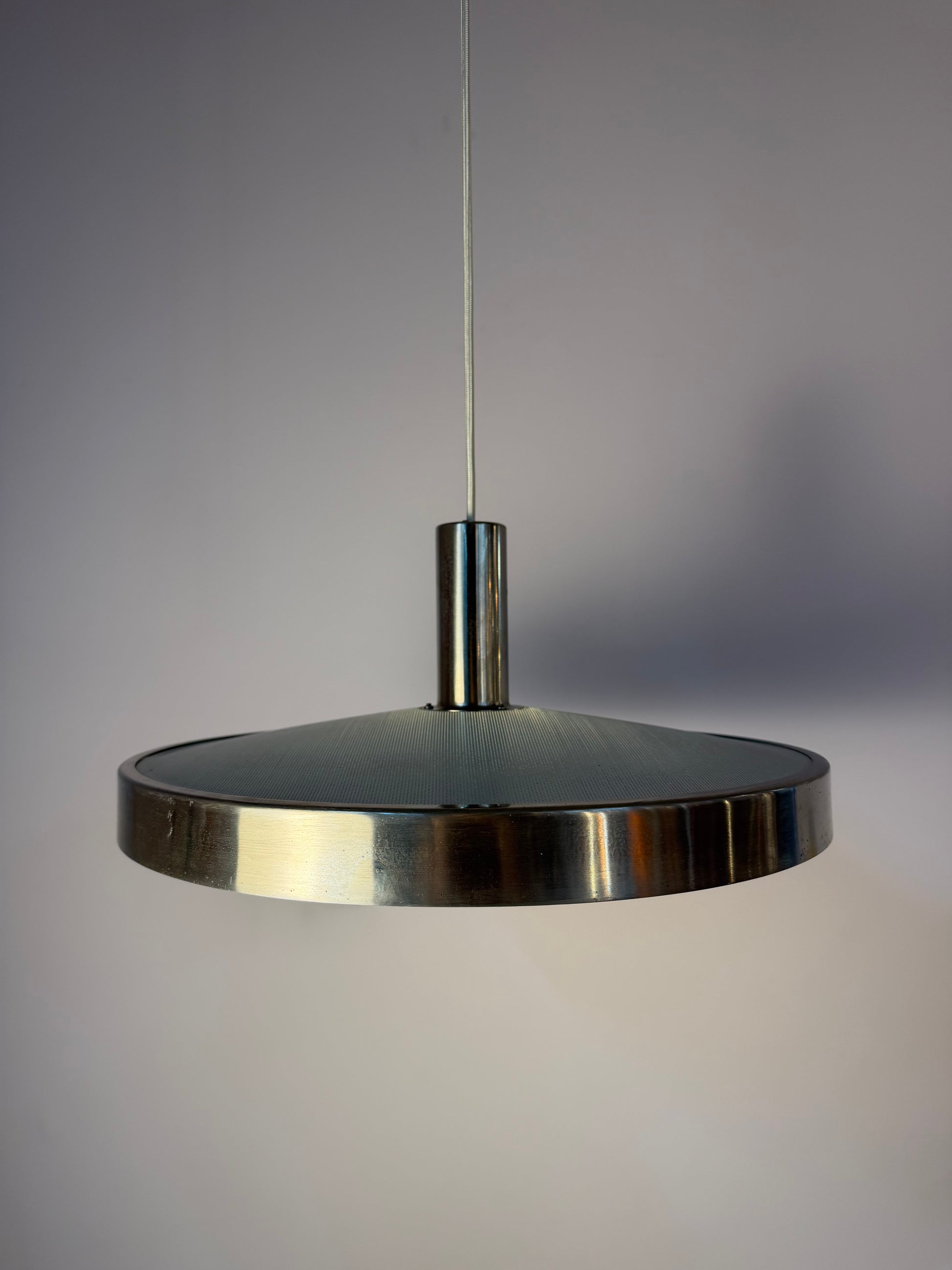 Hängelampe silber weiß mit Gitteroptik aus Dänemark