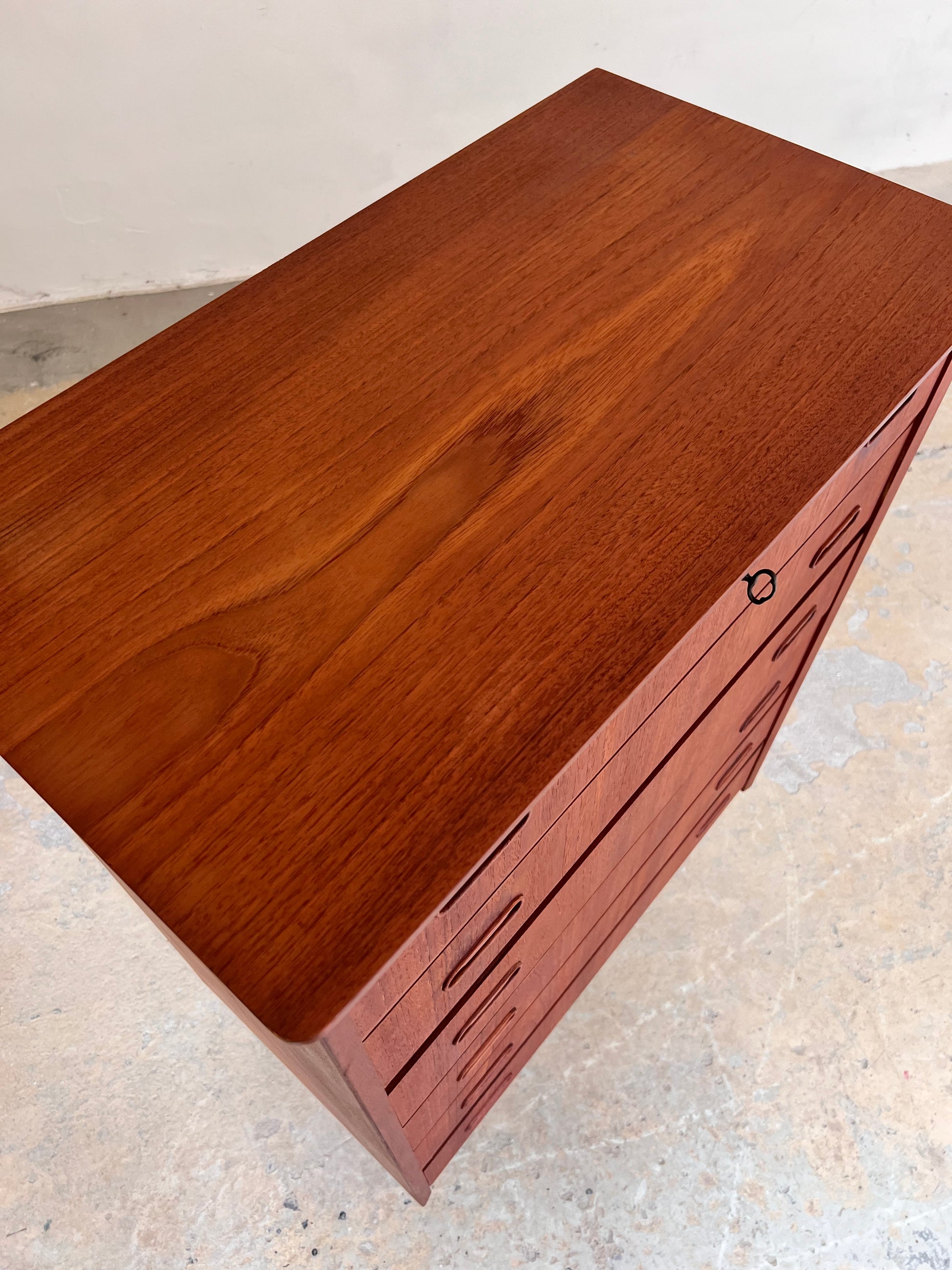 Kommode Teak mit Schloss aus Dänemark