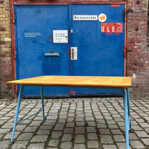 Esstisch Werktisch mit hellblauem Gestell