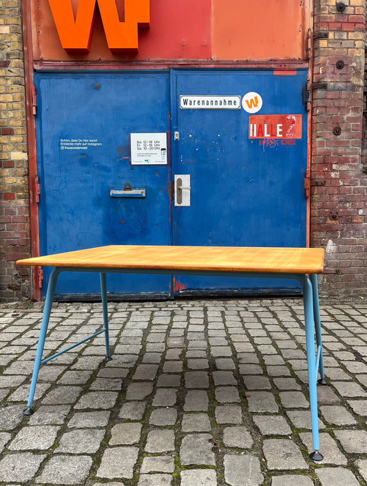 Esstisch Werktisch mit hellblauem Gestell