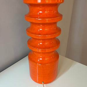 Stehlampe orange Keramik mit Wollschirm