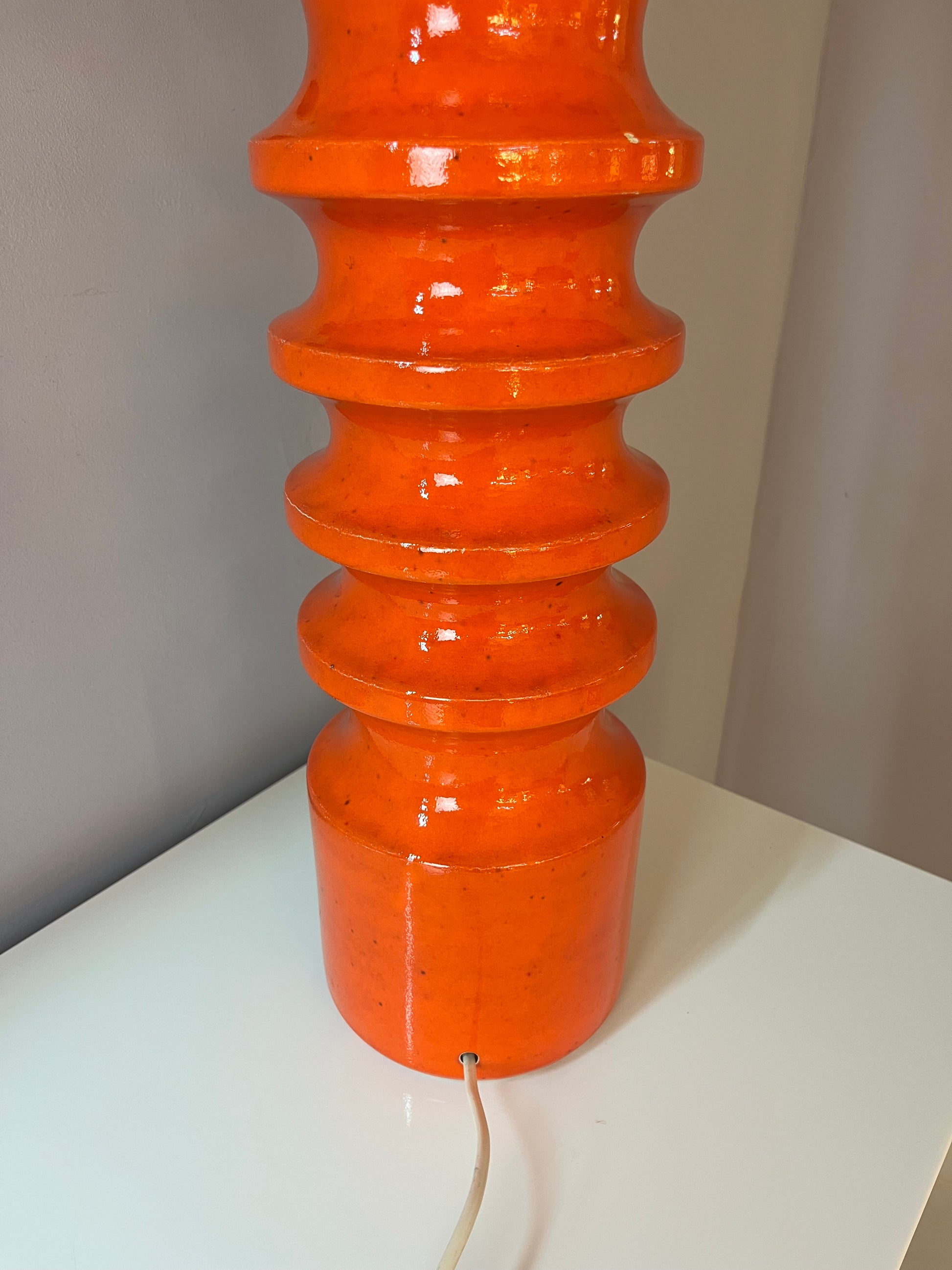 Stehlampe orange Keramik mit Wollschirm