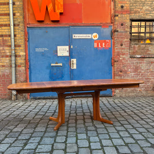 Ausziehbarer Esstisch Teak mit integriertem Fach für Platten