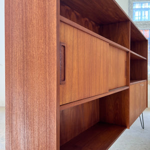 Regal auf Hairpinlegs aus Dänemark