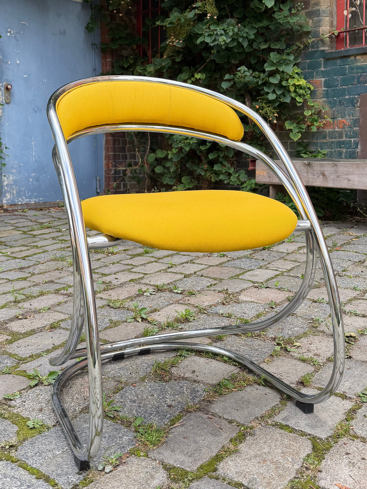 Freischwinger gelb neu gepolster Chrom