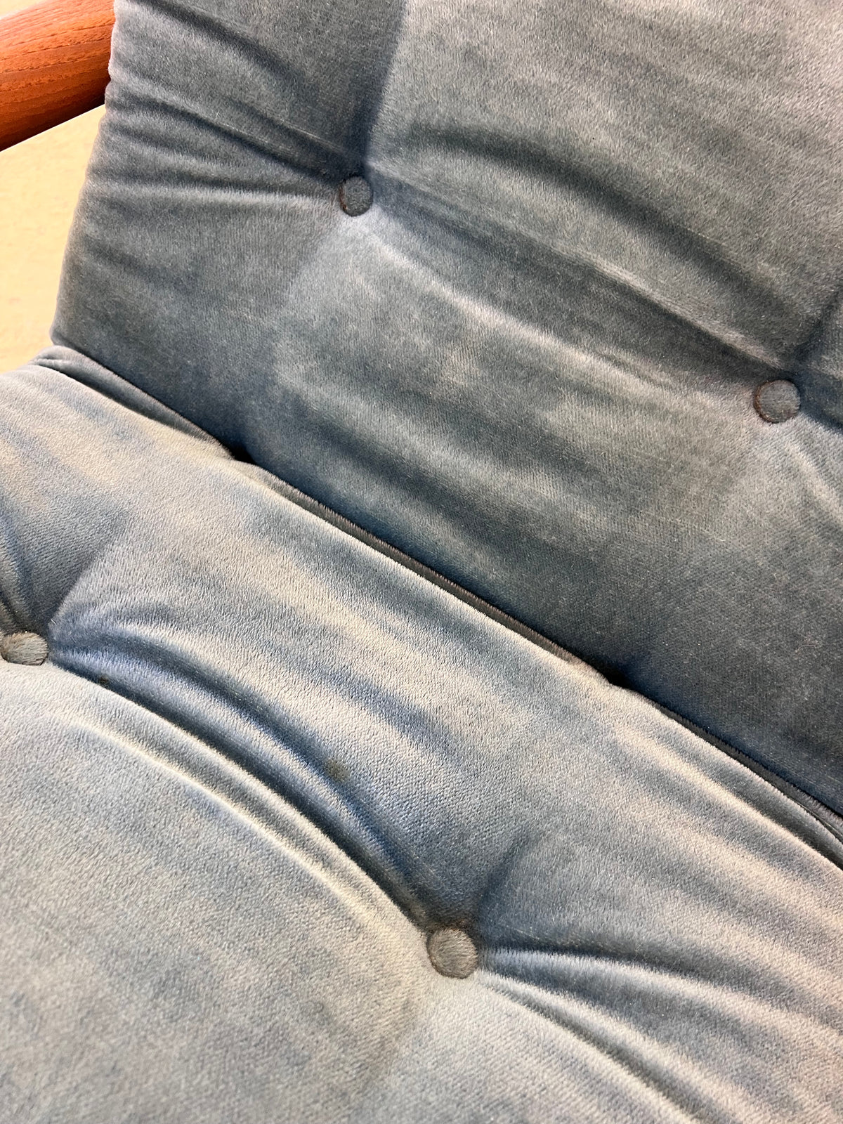 Sessel Loungechair blauer Samt und Teak