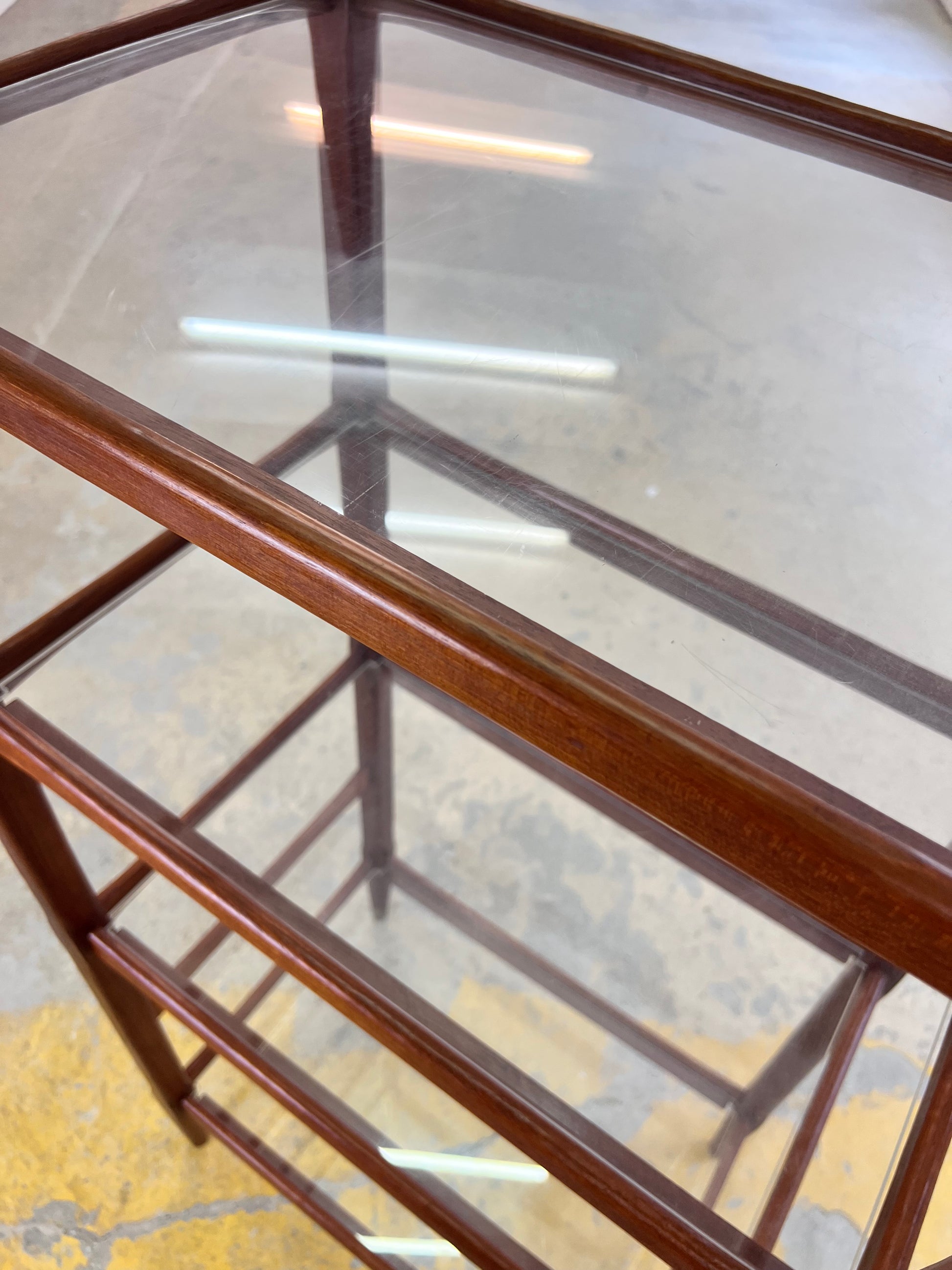 Regal Teak mit Acrylglasplatten aus Däenmark