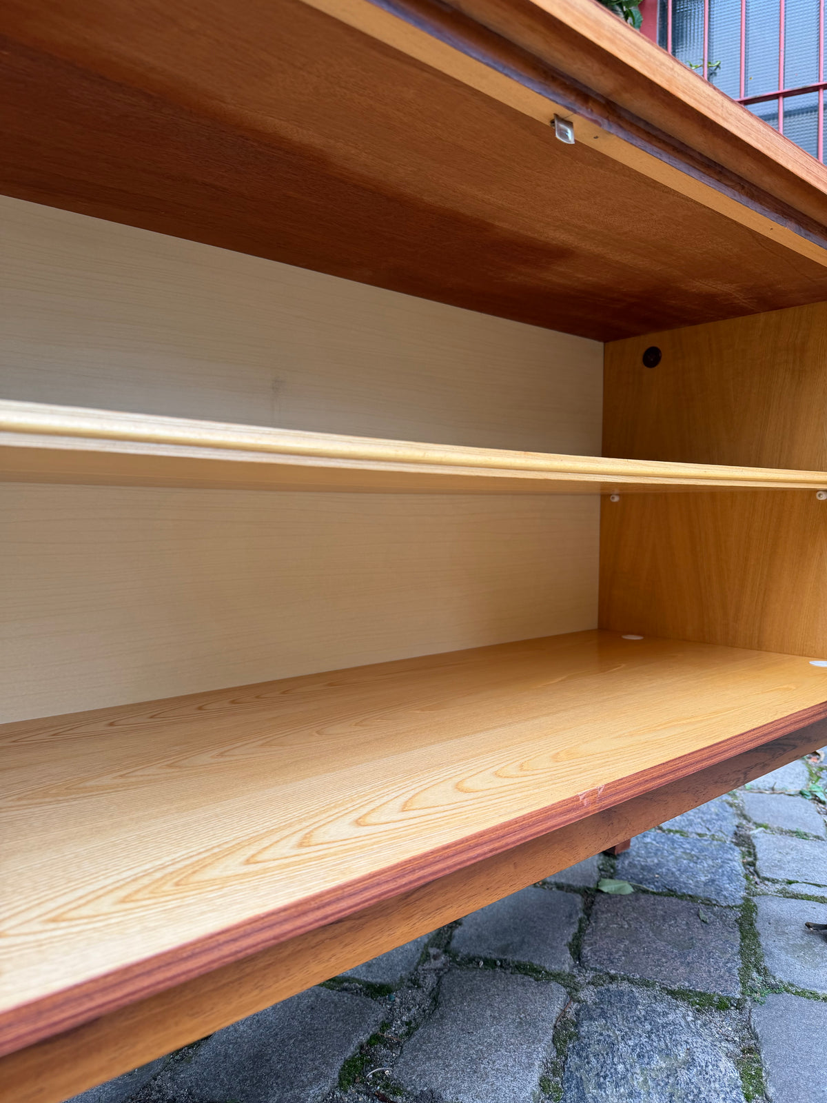 Kleines Sideboard mit Schloss aus Dänemark