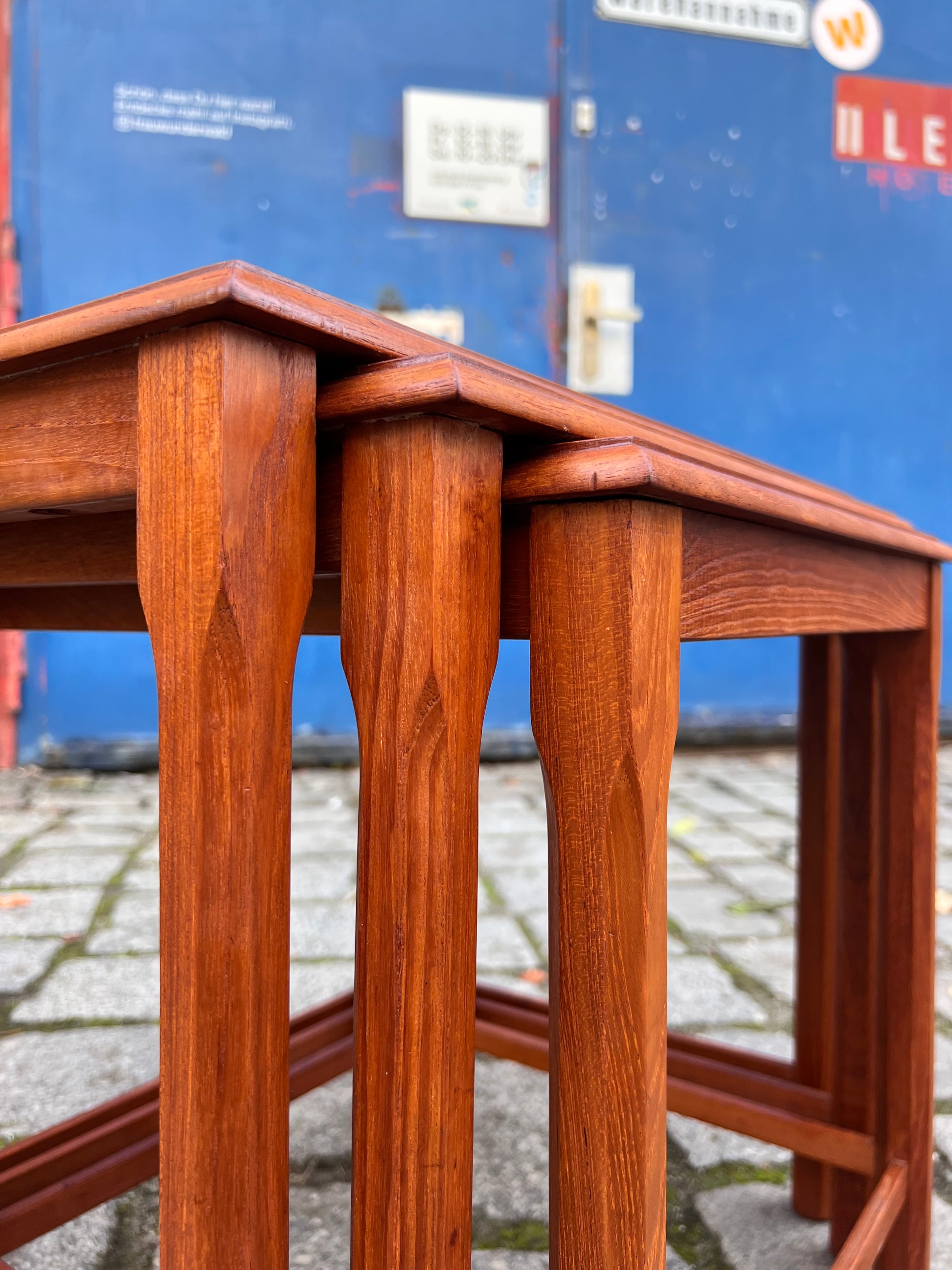 Satztische grau grün Fliesen Teak aus Dänemark