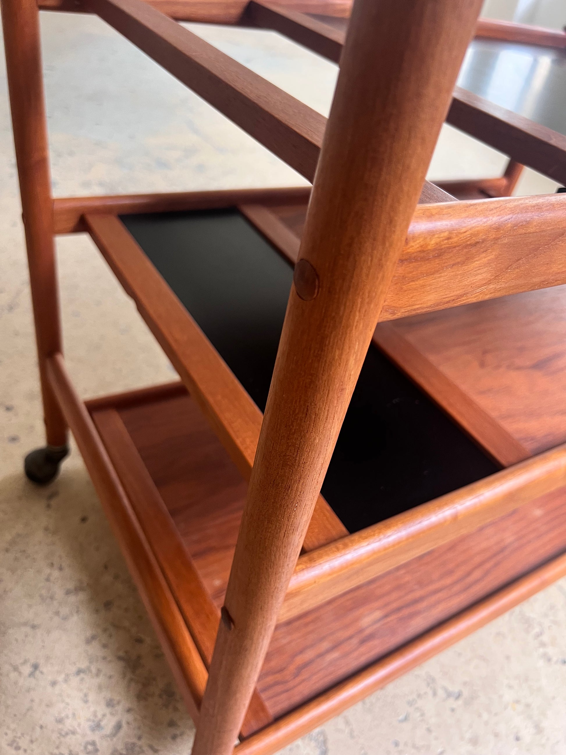 Barwagen Teak von Nissen Dänemark
