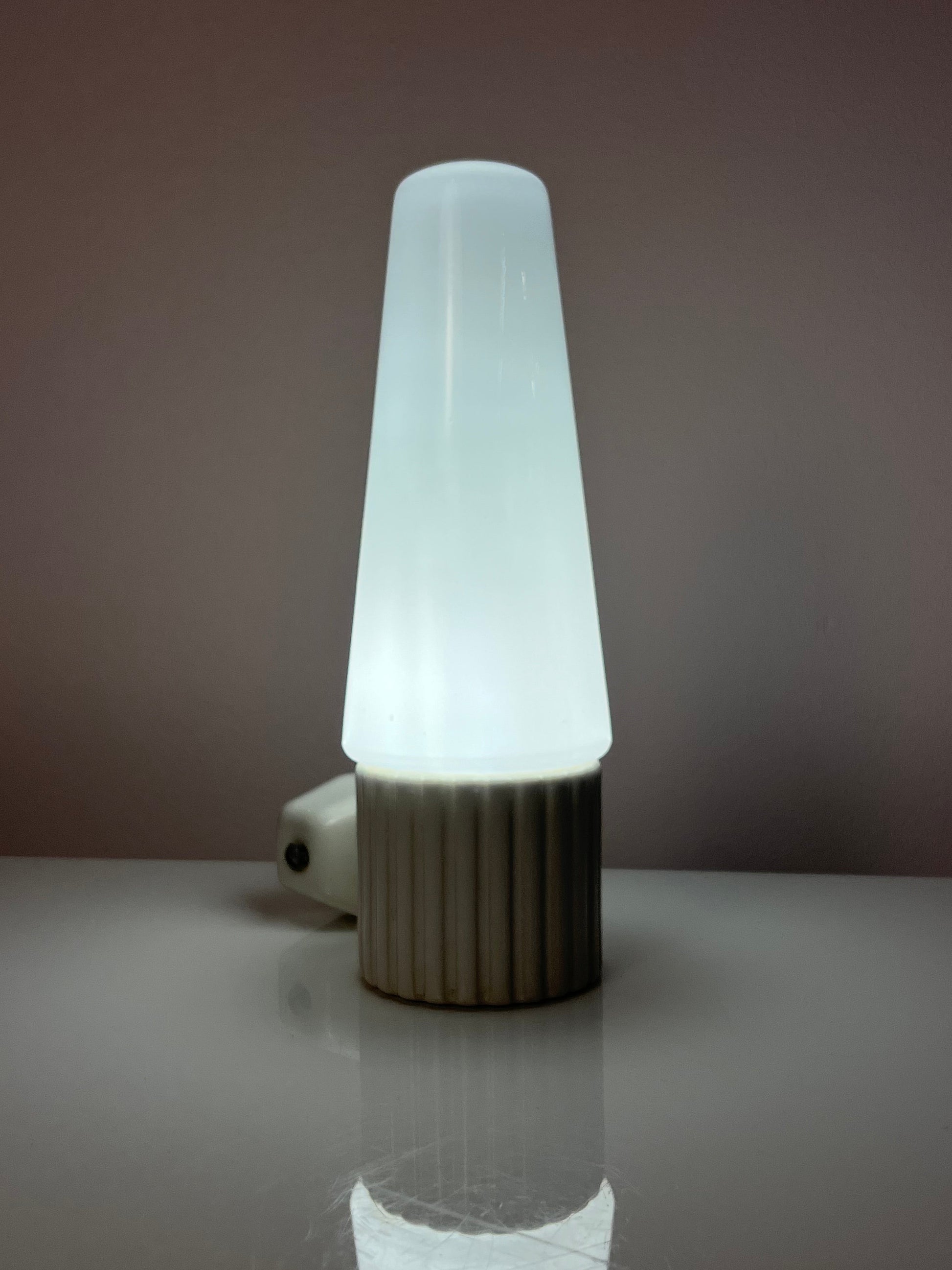 Wandlampe Modell 6020 weiß von Sigvard Bernadotte für Ifö