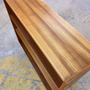 Regal auf Hairpinlegs von Hellerau