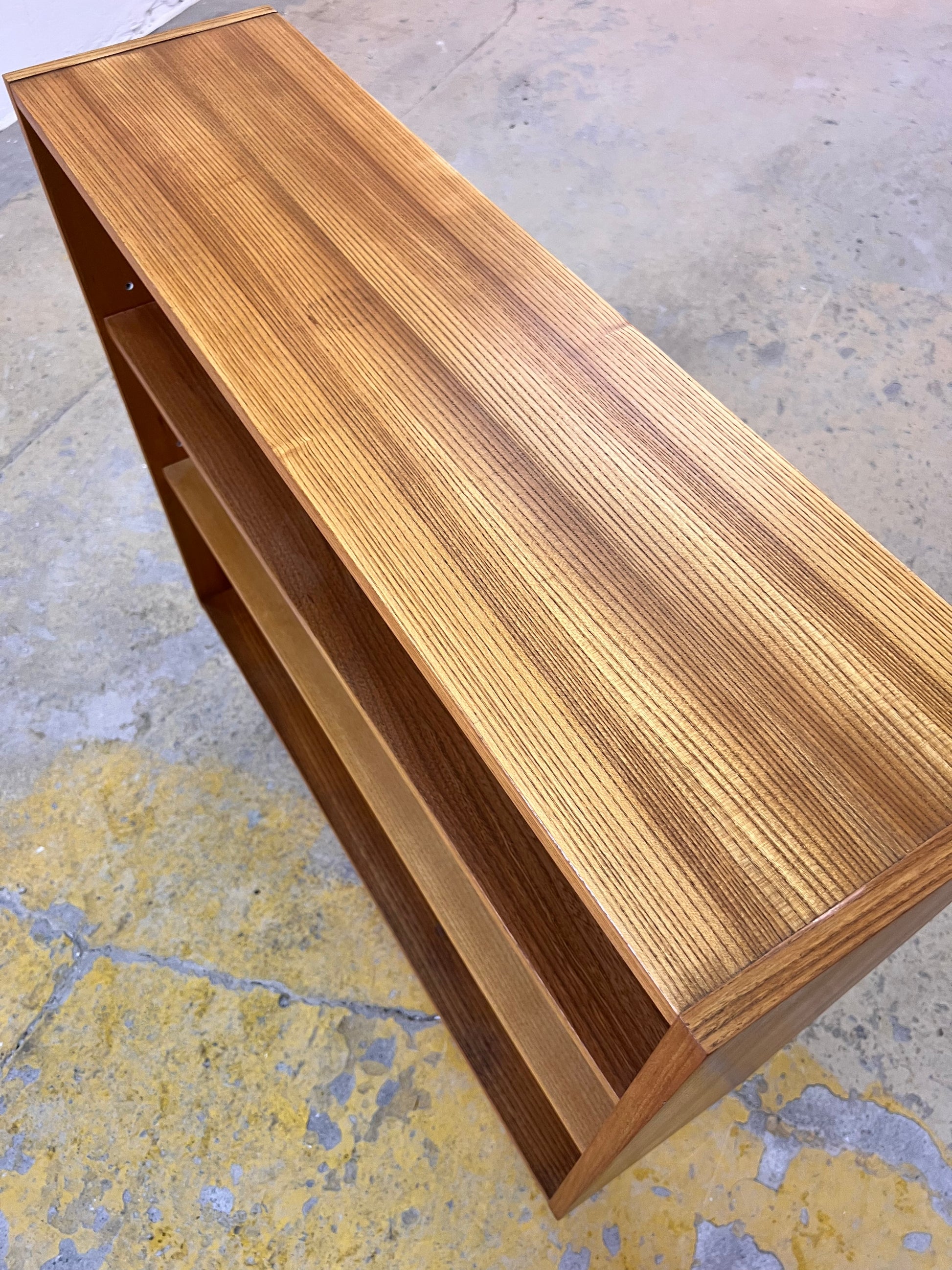 Regal auf Hairpinlegs von Hellerau