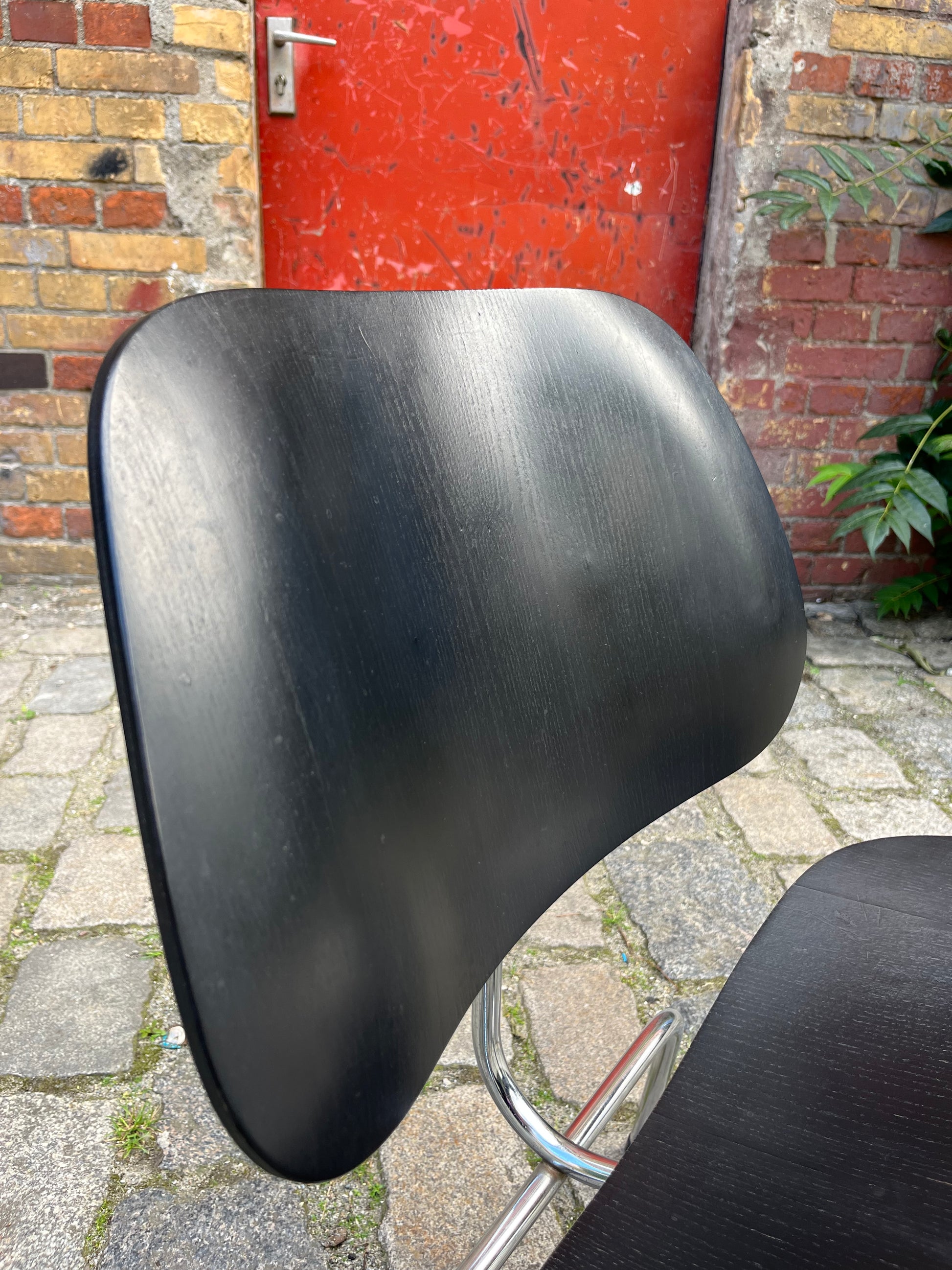 Sessel LCM schwarz Plywood von Ray & Charles Eames
