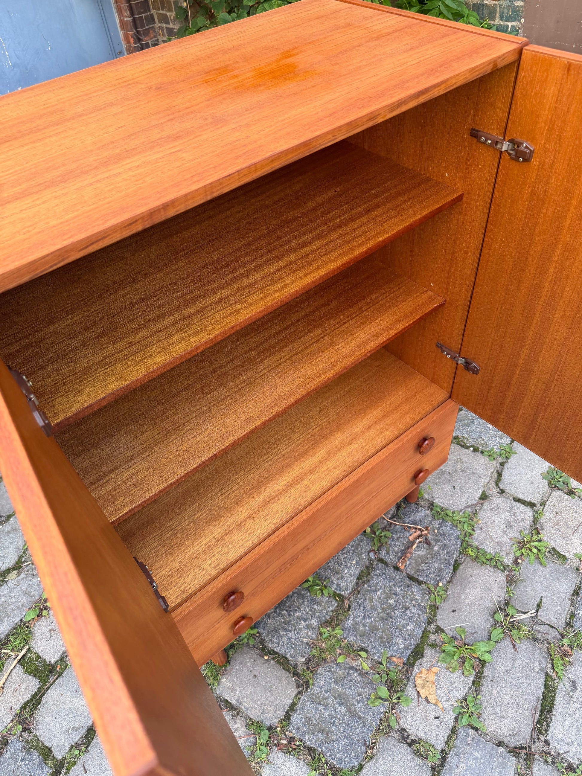 Schrank Teak mit runden Griffen aus Dänemark