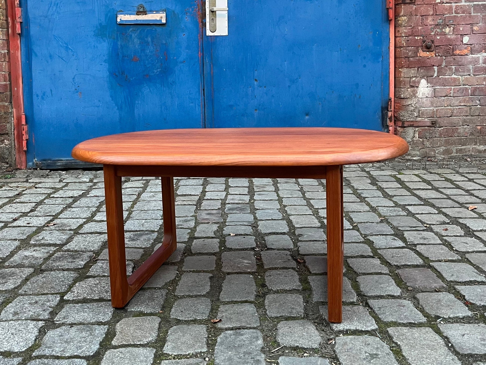 Ovaler Couchtisch Teak von Niels Bach