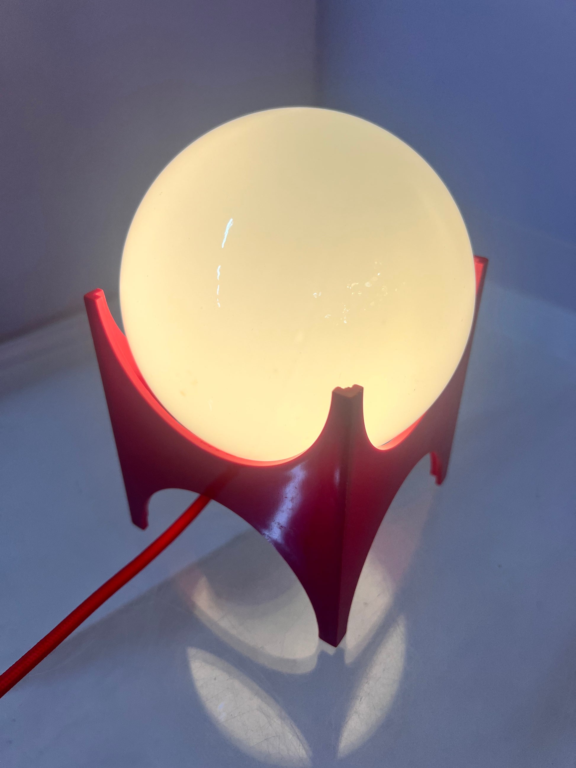 Tischlampe rot weiß von Richard Essig