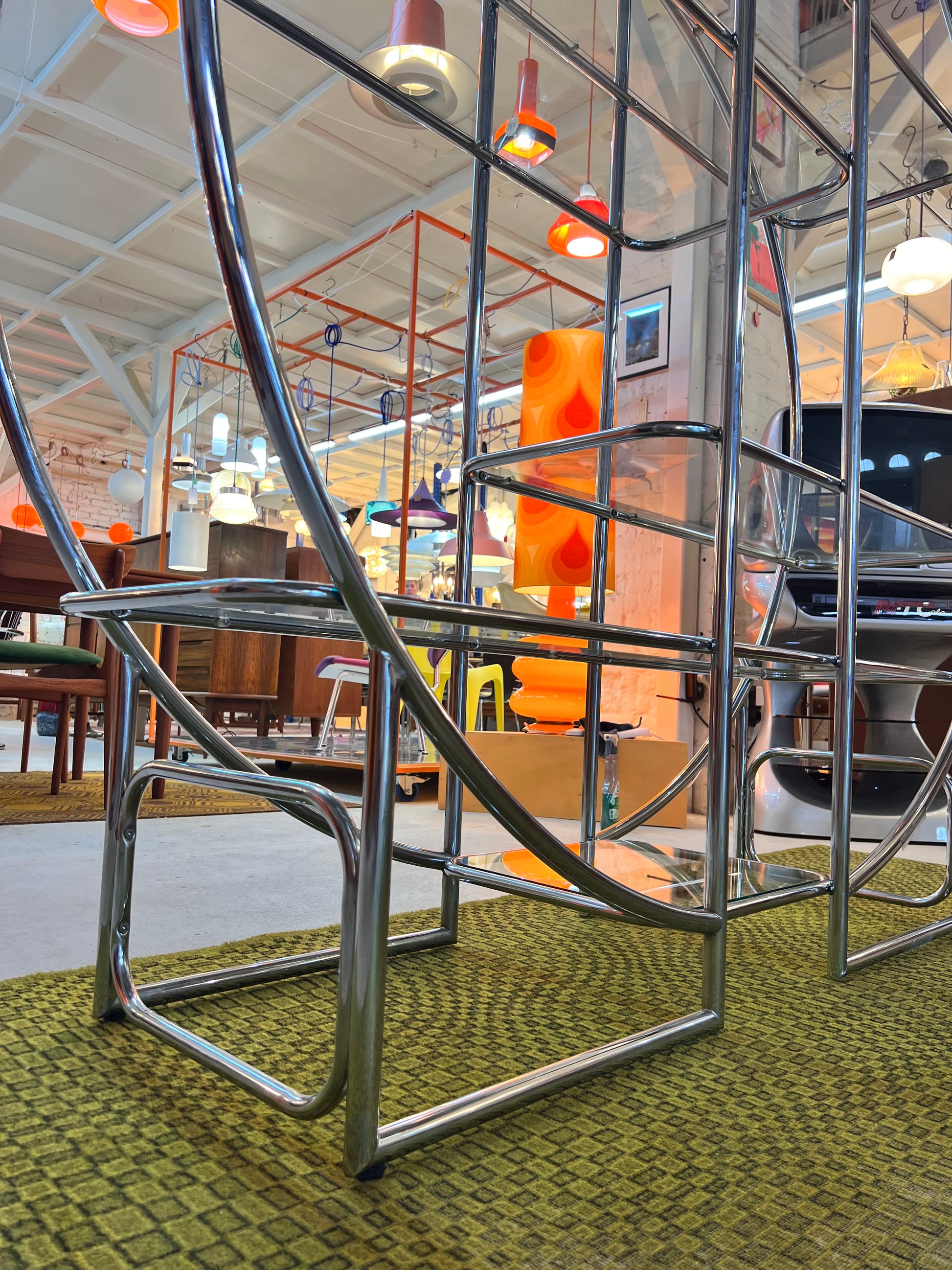 Rundes Regal / Raumteiler Chrom & Glas - Designklassiker