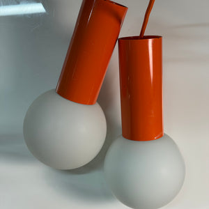 Set: 2x Hängelampe orange mit Opalglas Globus
